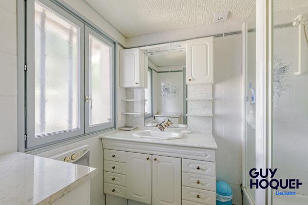 Maison familiale de 170 m²  et 1200 m² de terrain avec piscine et dépendance  à vendre à Réau