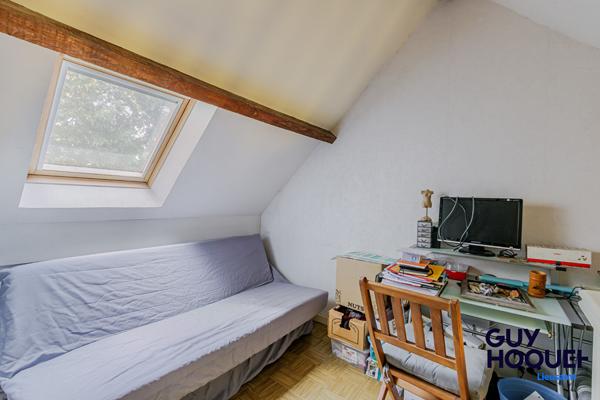 Maison familiale de 170 m²  et 1200 m² de terrain avec piscine et dépendance  à vendre à Réau