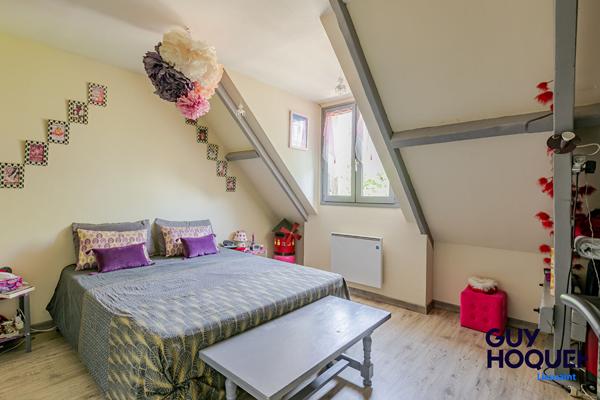 Maison familiale de 170 m²  et 1200 m² de terrain avec piscine et dépendance  à vendre à Réau