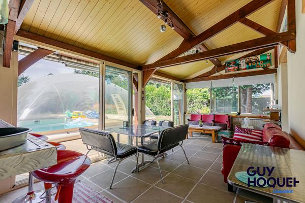 Maison familiale de 170 m²  et 1200 m² de terrain avec piscine et dépendance  à vendre à Réau