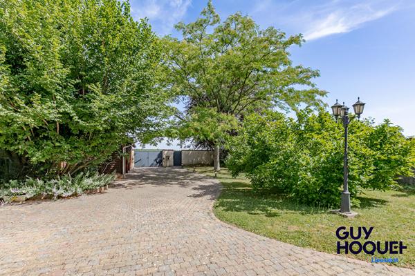 Maison familiale de 170 m²  et 1200 m² de terrain avec piscine et dépendance  à vendre à Réau