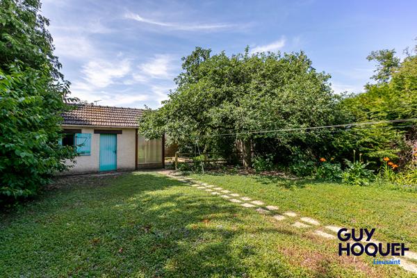 Maison familiale de 170 m²  et 1200 m² de terrain avec piscine et dépendance  à vendre à Réau