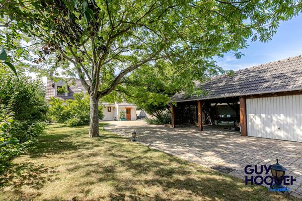 Maison familiale de 170 m²  et 1200 m² de terrain avec piscine et dépendance  à vendre à Réau