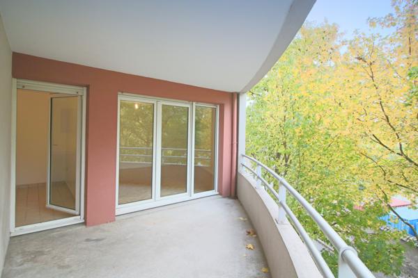 Villeurbanne (69100) Appartement T4 de de 98m2 av balcon- a 15 mn a pied DOUA, INSA, CPE, IUT lyon + Cave et box fermé - Dispo 1