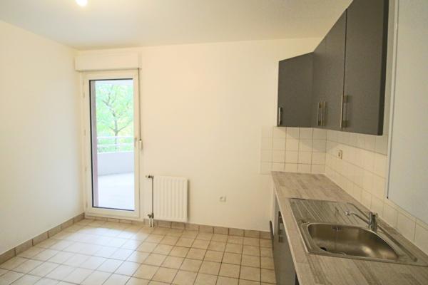 Villeurbanne (69100) Appartement T4 de de 98m2 av balcon- a 15 mn a pied DOUA, INSA, CPE, IUT lyon + Cave et box fermé - Dispo 1