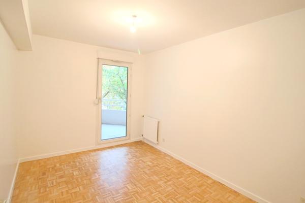 Villeurbanne (69100) Appartement T4 de de 98m2 av balcon- a 15 mn a pied DOUA, INSA, CPE, IUT lyon + Cave et box fermé - Dispo 1