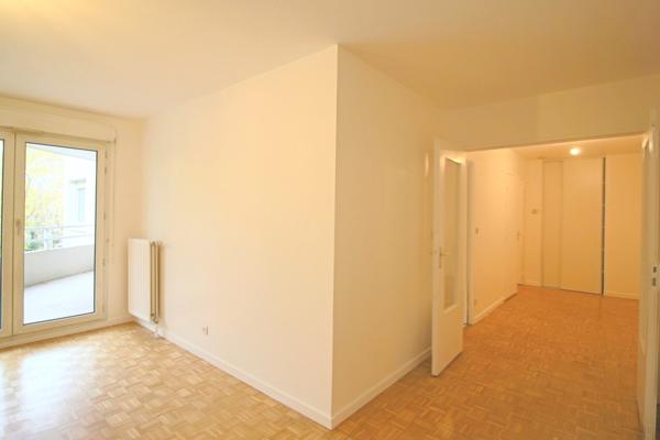Villeurbanne (69100) Appartement T4 de de 98m2 av balcon- a 15 mn a pied DOUA, INSA, CPE, IUT lyon + Cave et box fermé - Dispo 1