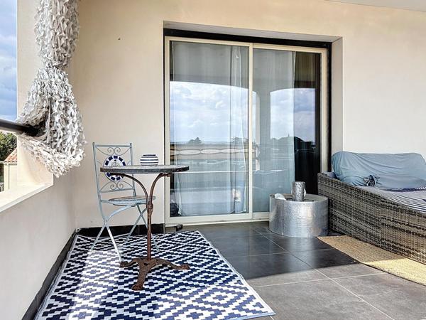 Maison lumineuse avec terrasse et vue sur les Pyrénées