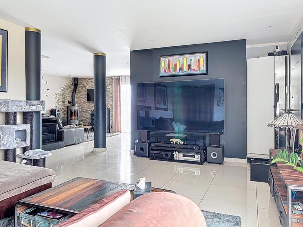 Maison lumineuse avec terrasse et vue sur les Pyrénées
