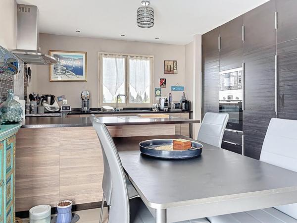 Maison lumineuse avec terrasse et vue sur les Pyrénées