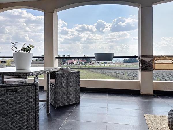 Maison lumineuse avec terrasse et vue sur les Pyrénées