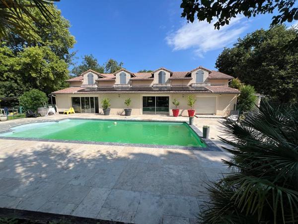 Maison Chateauneuf Sur Isere 10 pièce(s) 338 m2, piscine