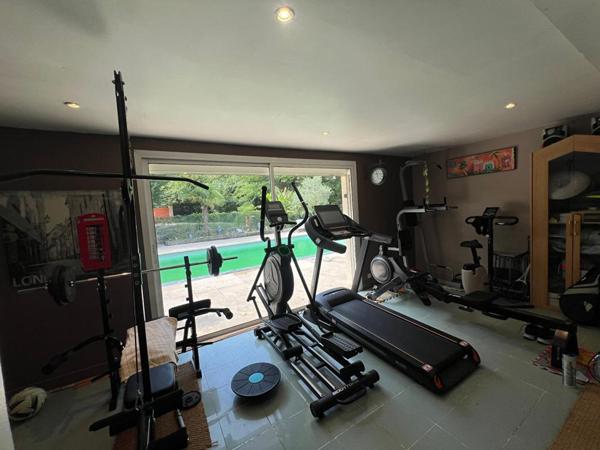 Maison Chateauneuf Sur Isere 10 pièce(s) 338 m2, piscine