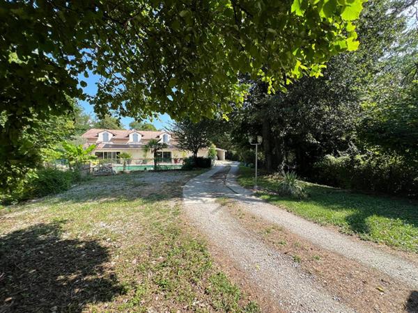 Maison Chateauneuf Sur Isere 10 pièce(s) 338 m2, piscine