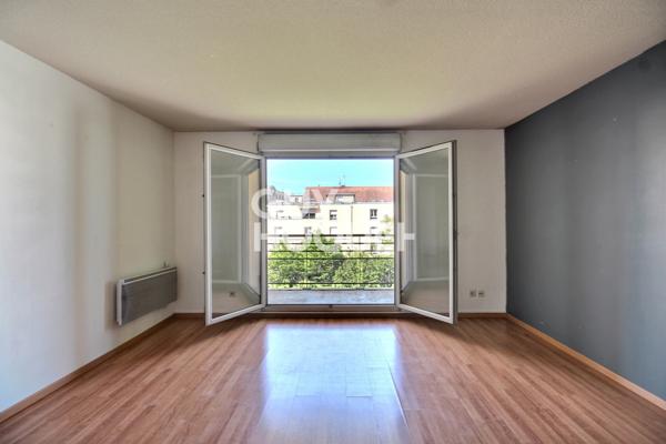 APPARTEMENT - BALCON - 3 PIECES - STATIONNEMENT