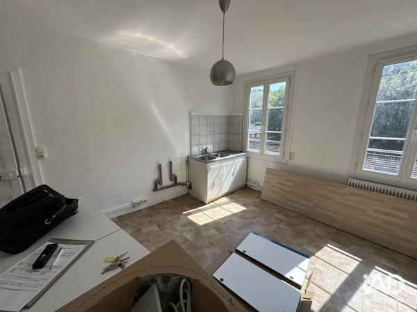 Location appartement 3 pièces 77 m² Elbeuf