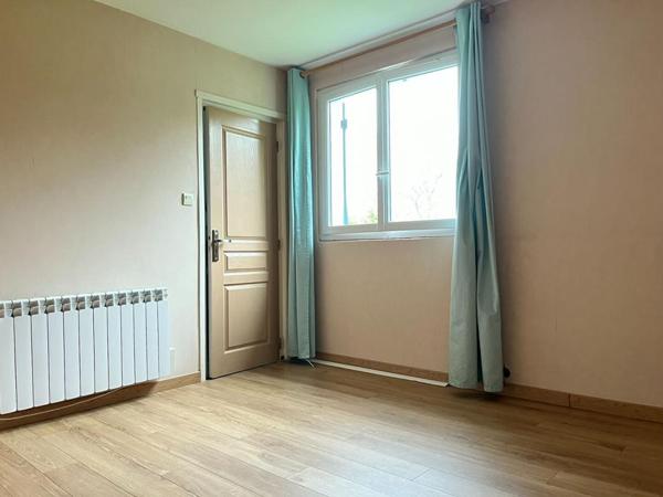 RABODANGES Jolie maison, vue sur lac