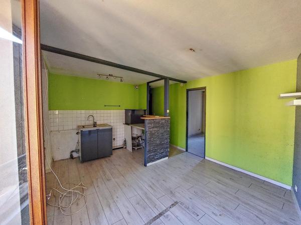 Moirans centre, ensemble de 3 appartements en coproprièté à rénover