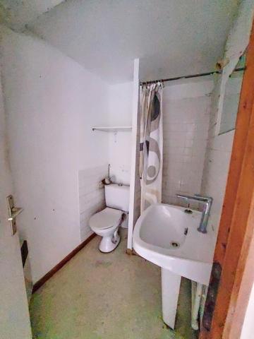 Moirans centre, ensemble de 3 appartements en coproprièté à rénover