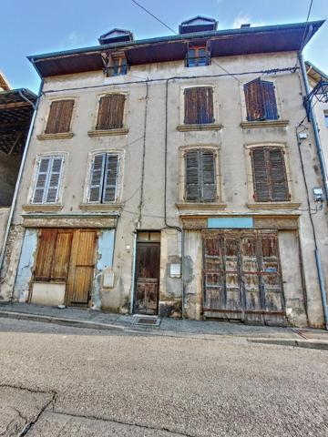 Moirans centre, ensemble de 3 appartements en coproprièté à rénover