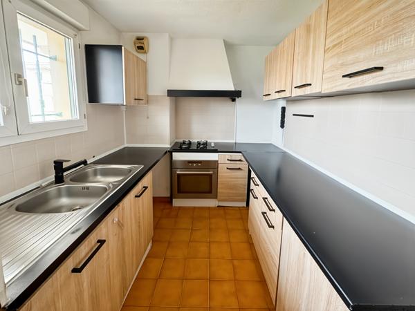 Fréjus (83600) À Fréjus (83), appartement 4 pièces + 2 parkings + cave