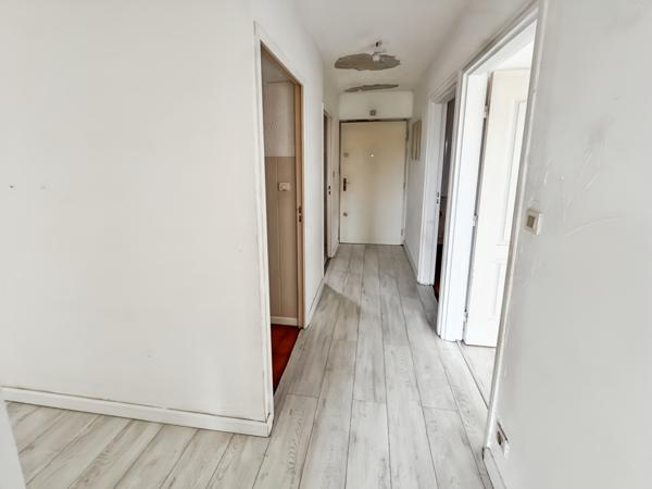 Fréjus (83600) À Fréjus (83), appartement 4 pièces + 2 parkings + cave