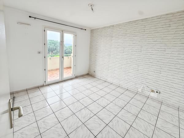 Fréjus (83600) À Fréjus (83), appartement 4 pièces + 2 parkings + cave