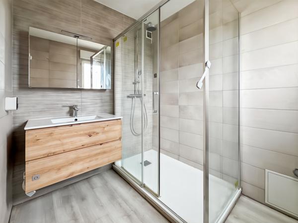 Fréjus (83600) À Fréjus (83), appartement 4 pièces + 2 parkings + cave