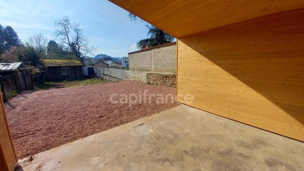 Maison de ville à CHAUFFAILLES - 110 m² avec jardin intérieur.