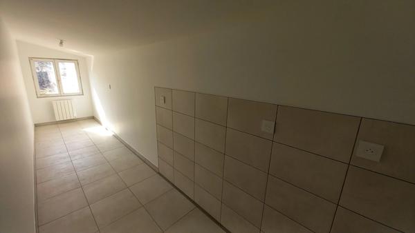 Maison de ville à CHAUFFAILLES - 110 m² avec jardin intérieur.