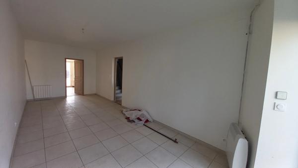 Maison de ville à CHAUFFAILLES - 110 m² avec jardin intérieur.