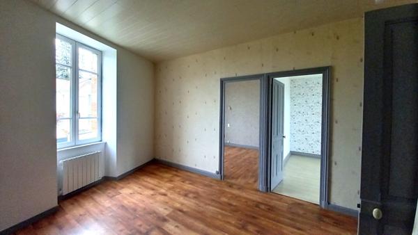 Maison de ville à CHAUFFAILLES - 110 m² avec jardin intérieur.