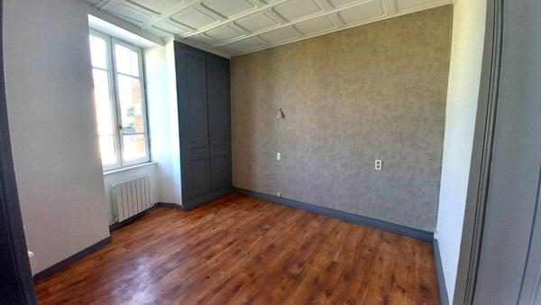Maison de ville à CHAUFFAILLES - 110 m² avec jardin intérieur.