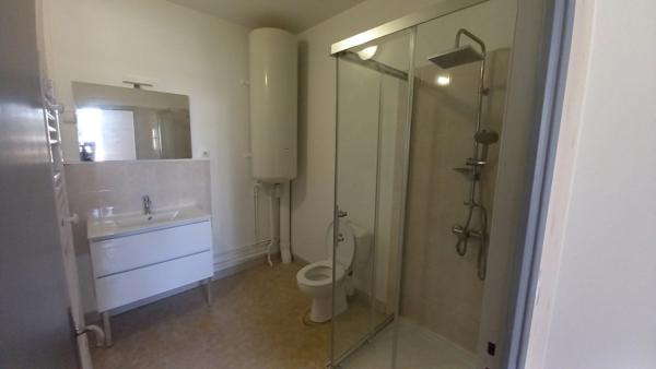 Maison de ville à CHAUFFAILLES - 110 m² avec jardin intérieur.