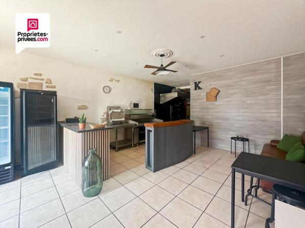 Immeuble en pierre de 156 m² avec local commercial + maison avec jardin