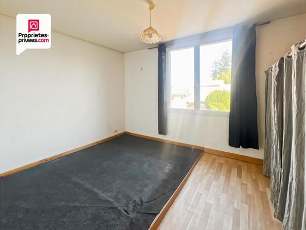 Immeuble en pierre de 156 m² avec local commercial + maison avec jardin