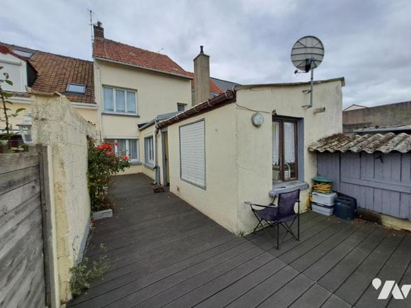 Maison mitoyenne avec  jardin et emplacement de stationnement