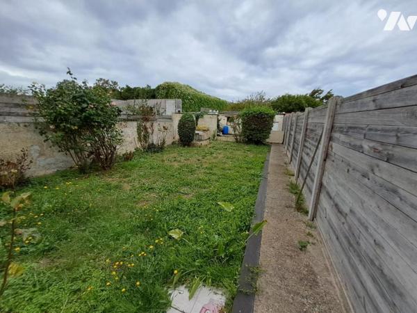 Maison mitoyenne avec  jardin et emplacement de stationnement