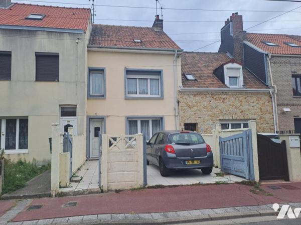 Maison mitoyenne avec  jardin et emplacement de stationnement
