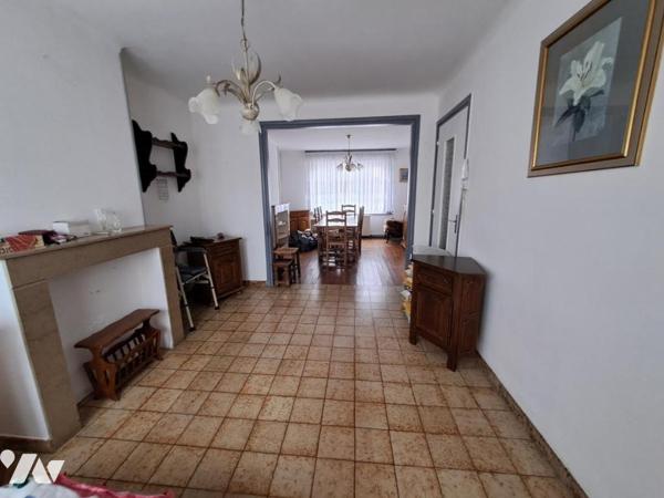 Maison mitoyenne avec  jardin et emplacement de stationnement