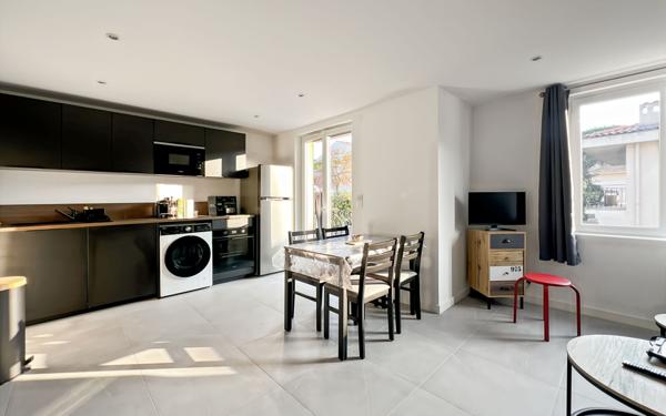 Appartement à vendre    2 pièces • 43 m2 Fréjus