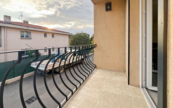 Appartement à vendre    2 pièces • 43 m2 Fréjus