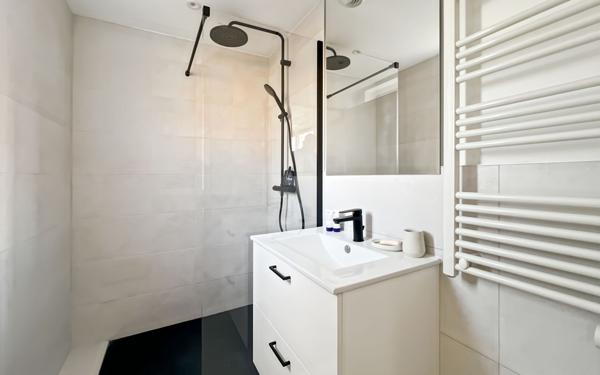 Appartement à vendre    2 pièces • 43 m2 Fréjus