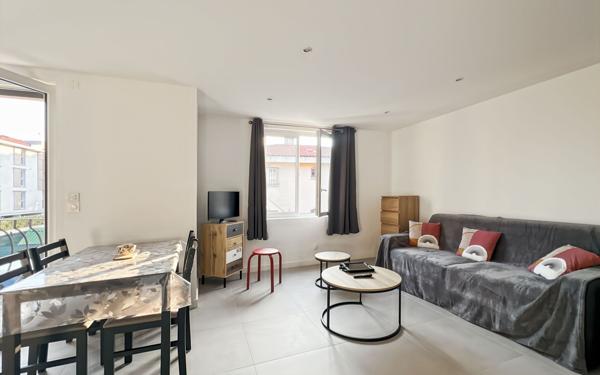 Appartement à vendre    2 pièces • 43 m2 Fréjus