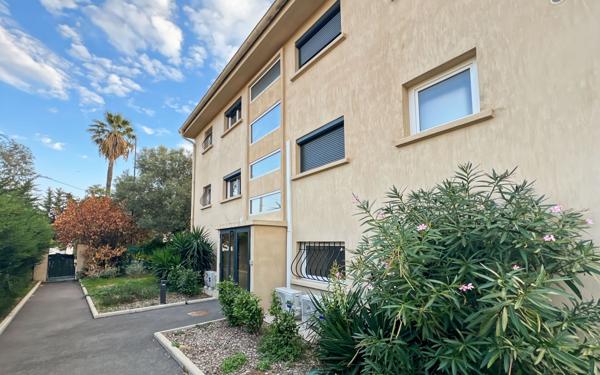 Appartement à vendre    2 pièces • 43 m2 Fréjus