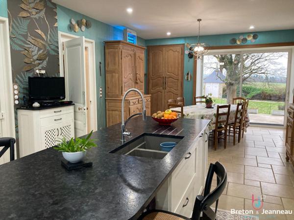 Maison avec dépendances à Javron Les Chapelles