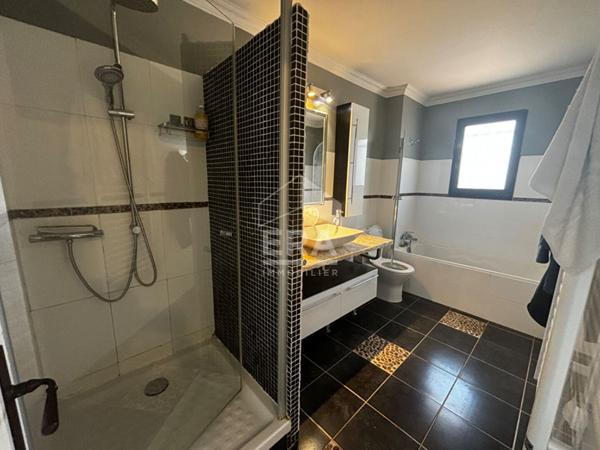 Maison Villeneuve Loubet 5 pièce(s) 117 m2