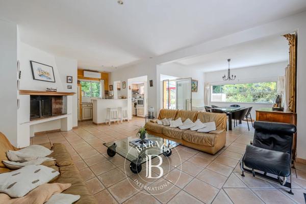 Aix-en-Provence, Maison 4 Chambres -  184 m² à vendre