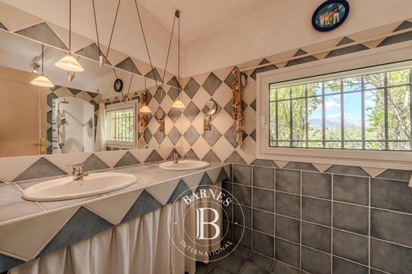Aix-en-Provence, Maison 4 Chambres -  184 m² à vendre