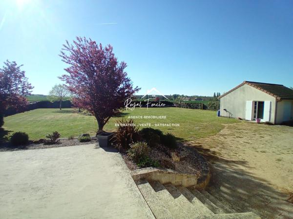 VUE SUR LA CAMPAGNE, venez poser vos valises dans cette maison entièrement restaurée